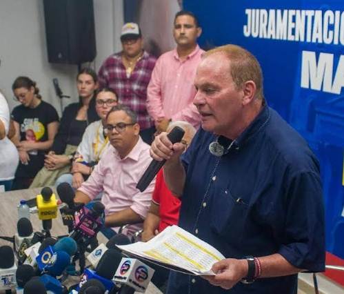 Juramentado Comando de Campaña de Di Martino para el 27 de julio Di Martino comando