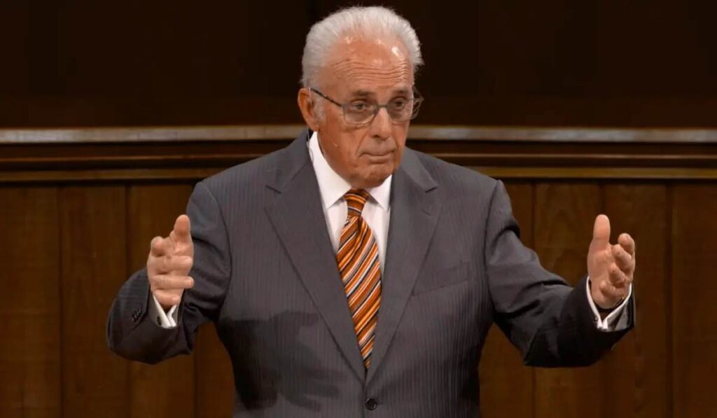 Pastor John MacArthur partió con el Señor tras varios días hospitalizado John MacArthur