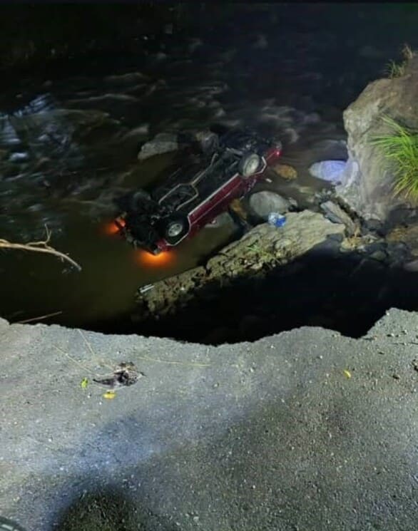 Familia sufre accidente en Valera por falla de borde sin señalización accidente