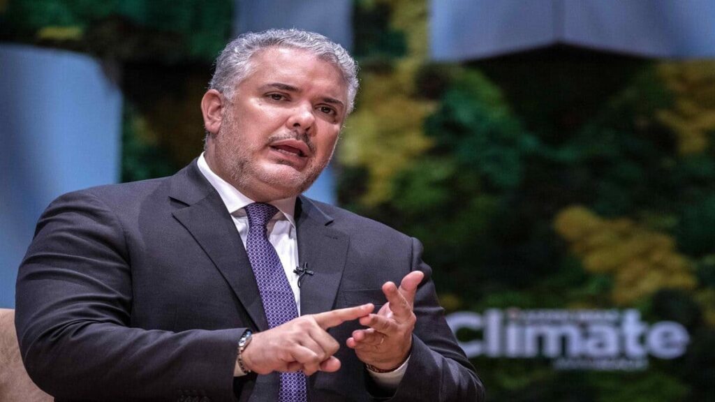 Iván Duque exige que Álvaro Uribe se defienda en libertad y llama a una acción de tutela ciudadana