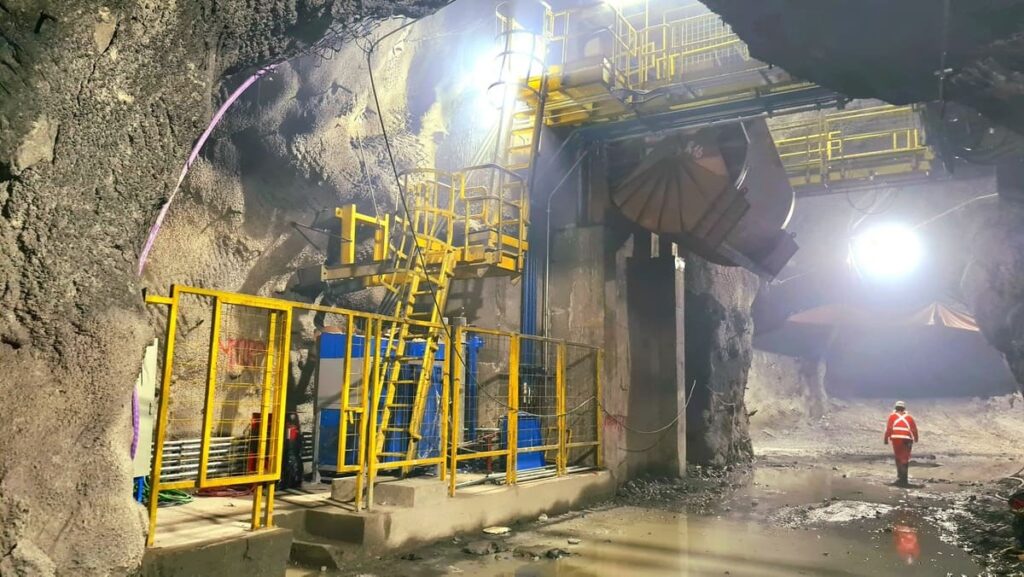 Pérdidas de más de 300 millones de dólares para Codelco por paralización de mina «El Teniente» en Chile tras fatal derrumbe "El Teniente"