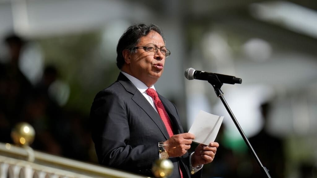 El Presidente Petro advirtió que una posible invasión de EE.UU. a Venezuela sería una «enorme torpeza» invasión