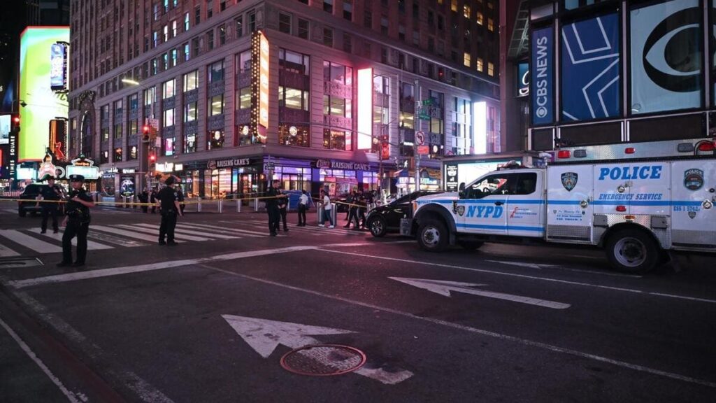 Tres heridos en un tiroteo en Times Square tras una disputa; detienen a un adolescente Times Square