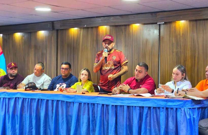 Alcalde Héctor Soto sostuvo mesa de trabajo con el sector licorero para fortalecer el desarrollo económico de San Francisco Héctor Soto