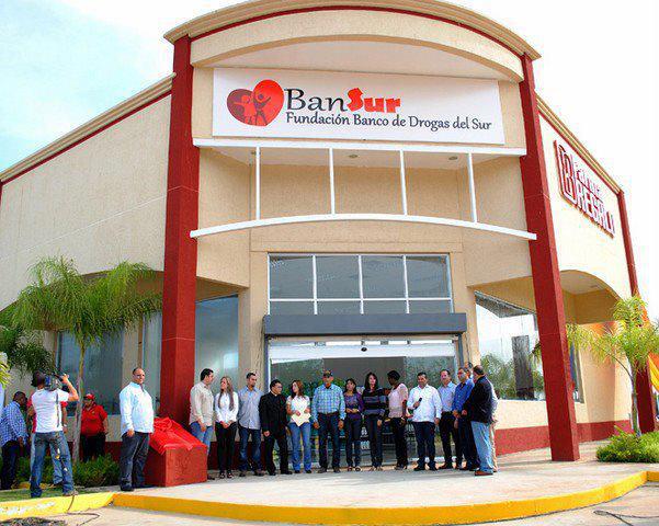 Alcalde Héctor Soto anuncia reapertura de Bansur y mejoras a las instalaciones del Oncológico Génesis Petit