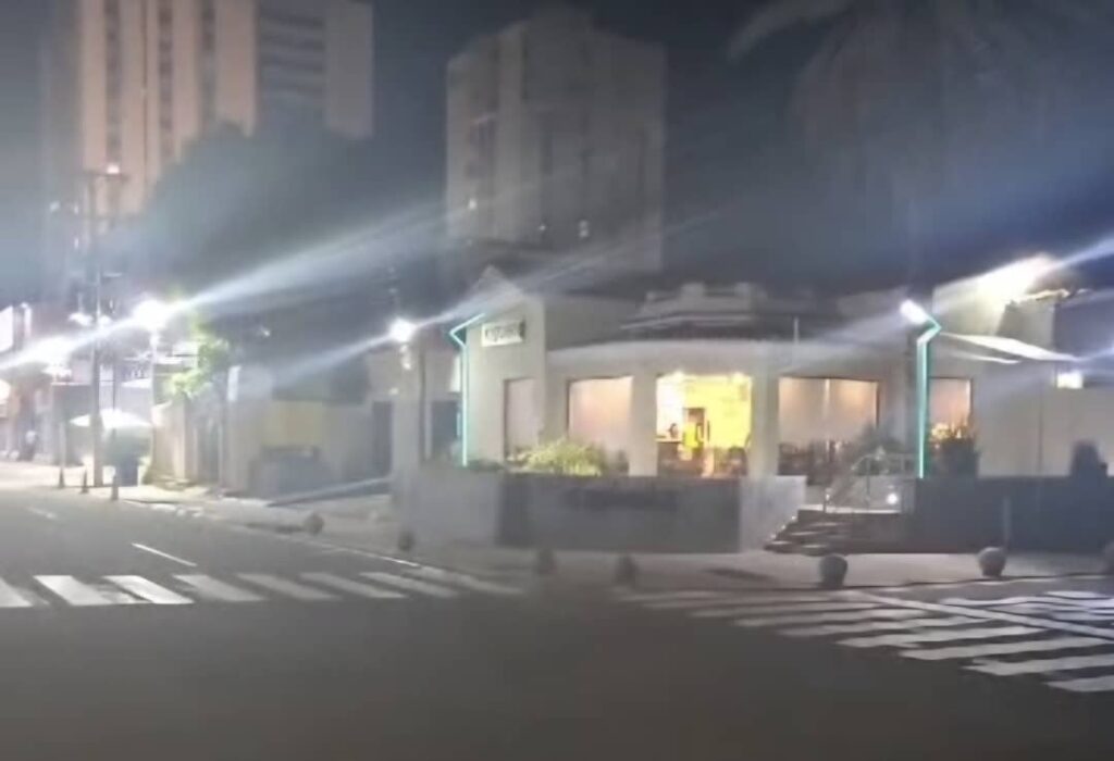 Maracaibo exige conciencia ciudadana: sorprenden a restaurante arrojando grasa en plena vía pública (VIDEO) Conciencia ciudadana