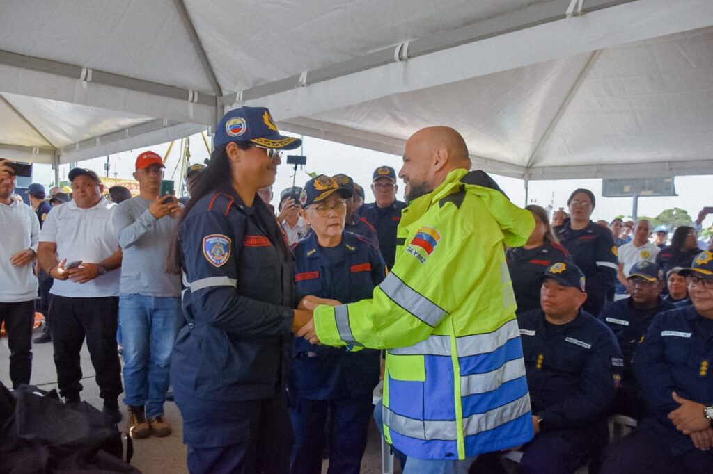Héctor Soto fortalece a Bomberos y Polisur