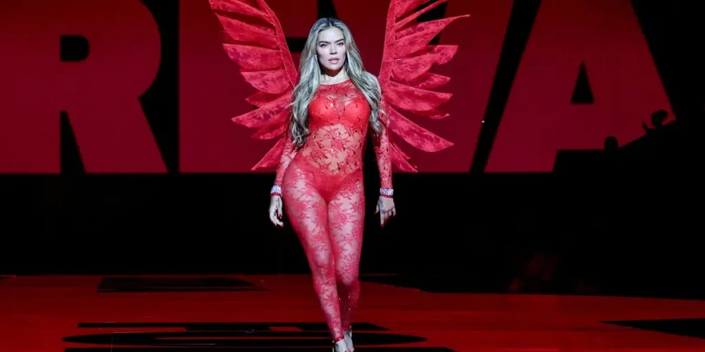 Karol G se convierte en ángel