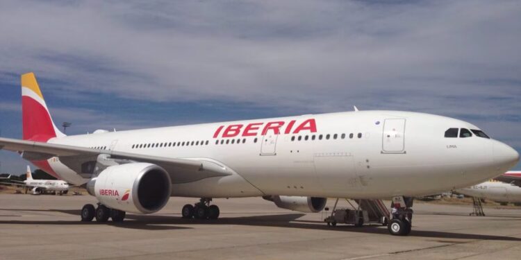Iberia cancela sus vuelos comerciales a Venezuela por la situación en ese país Crisis aérea Venezuela