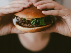 hamburguesa sin masticar