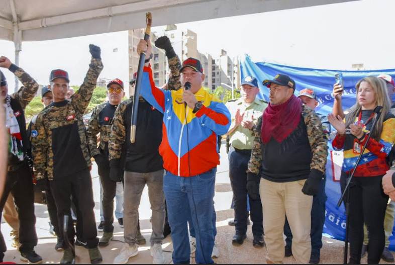 En San Francisco, colectivos del 23 de Enero entregan réplica de la espada de Bolívar al pueblo Espada del Libertador Simón Bolívar