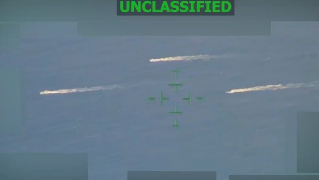 Estados Unidos bombardea 3 nuevas lanchas