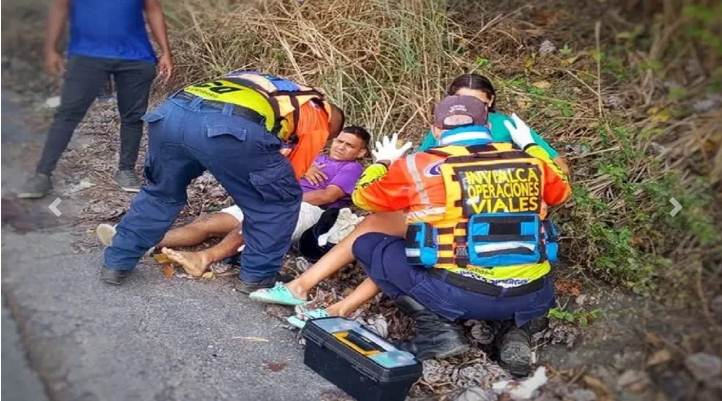 Una embarazada y su pareja resultaron lesionados tras caer de la motocicleta en la autopista Valencia Accidente en autopista Valencia