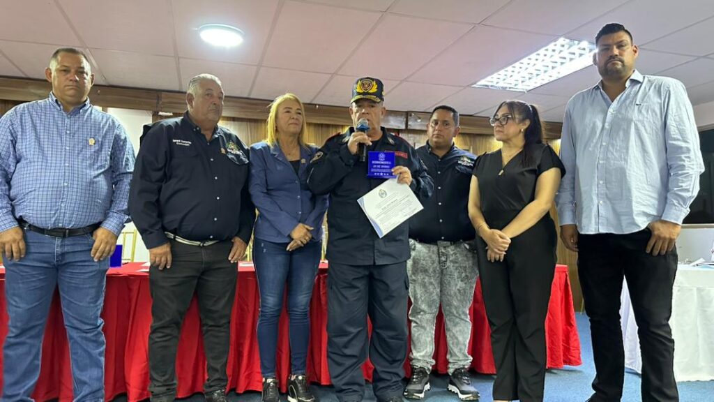 ¡SU PRESIDENTE LERRY PEREZ HONRÓ EL TRABAJO DE ESTOS HEROES! CMSF sesionó por el aniversario de Protección Civil héroes civiles