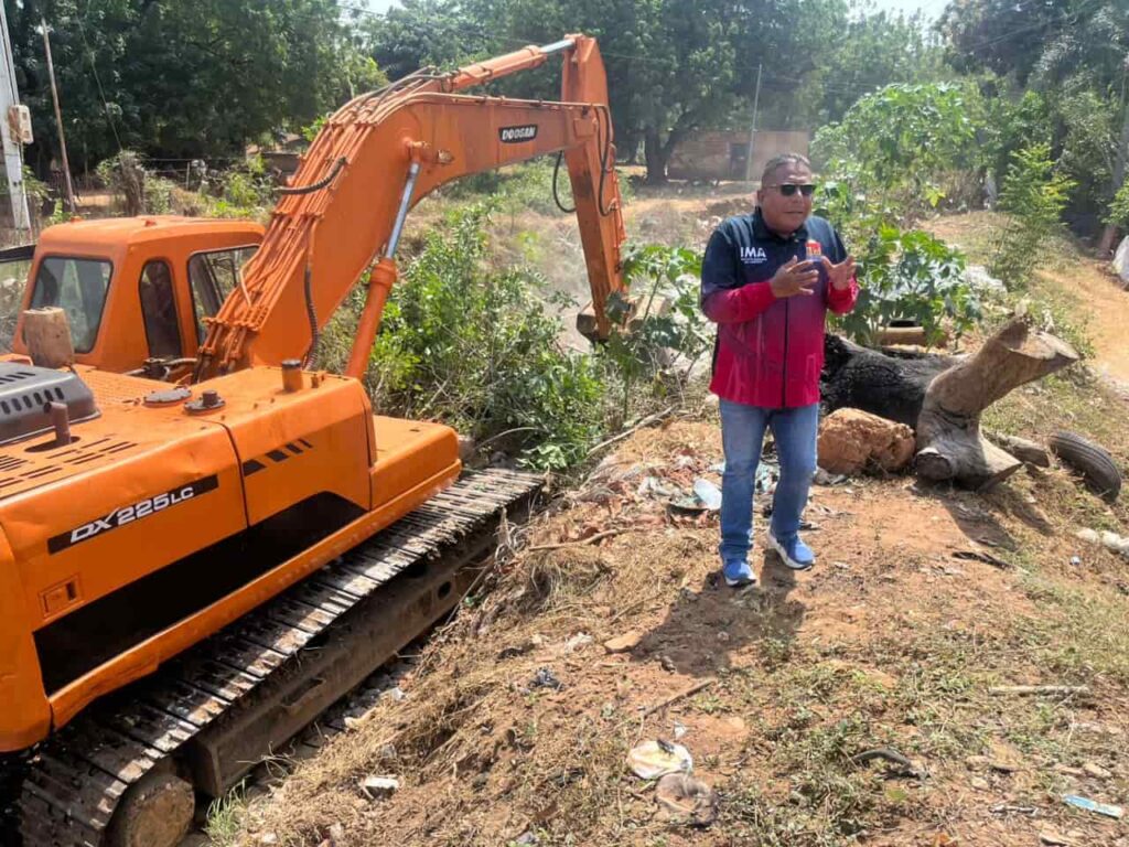 ¡PLAN PREVENTIVO! Alcaldía de Maracaibo inició limpieza de la cañada Manuelita Sáenz Cañada Manuelita Sáenz