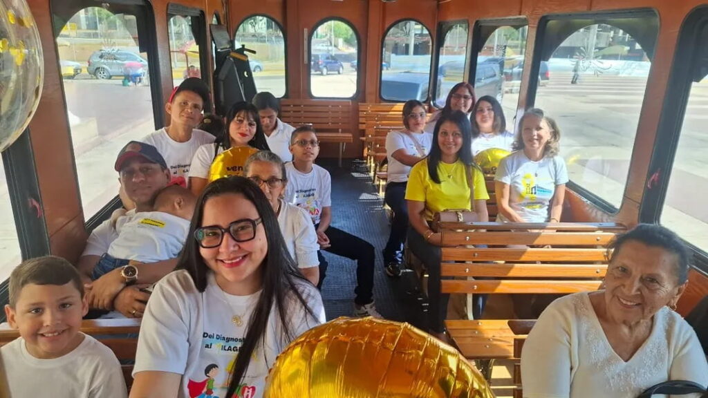 Un tranvía cargado de milagros recorrió el corazón de la ciudad Tranvía de Maracaibo