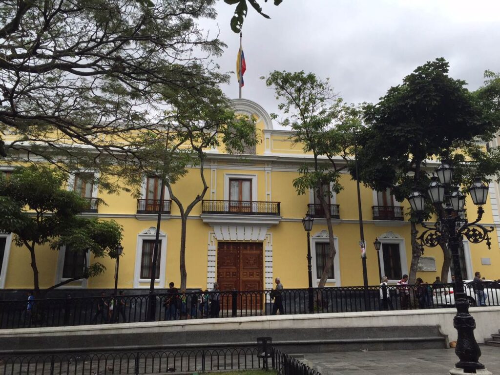 Venezuela denuncia violación de valija diplomática en Panamá apertura de valija diplomática en Panamá