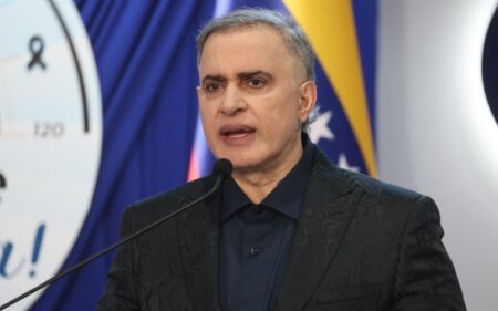renuncia de Tarek William Saab