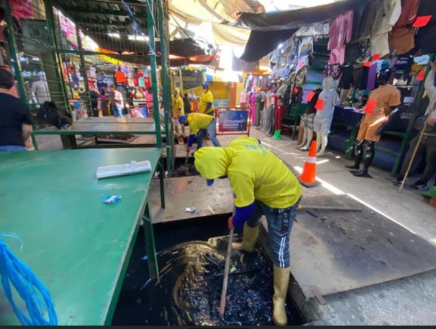 ¡Limpieza profunda! Alcaldía de Maracaibo extrajo toneladas de desechos del Callejón de Los Pobres Plan Maracaibo Limpia