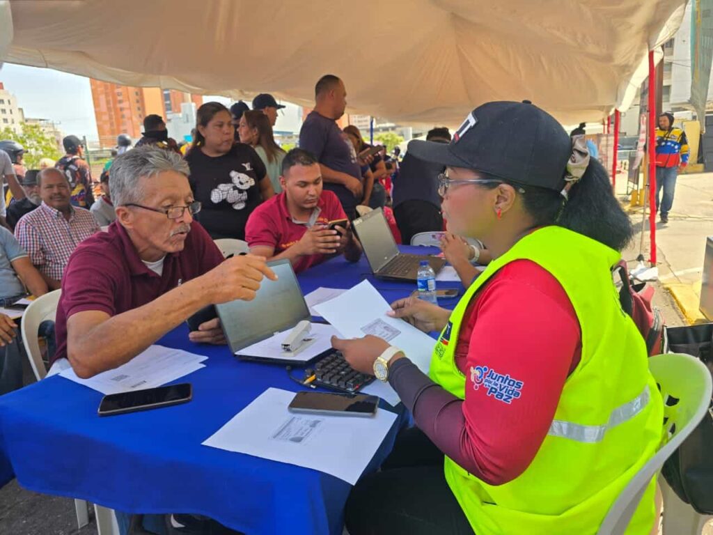 Más de 1.500 transportistas beneficiados en jornada integral de atención en Maracaibo alcaldía de maracaibo jornada