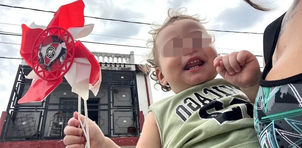 Muere bebé asfixiado por una uña postiza accidente con una uña postiza