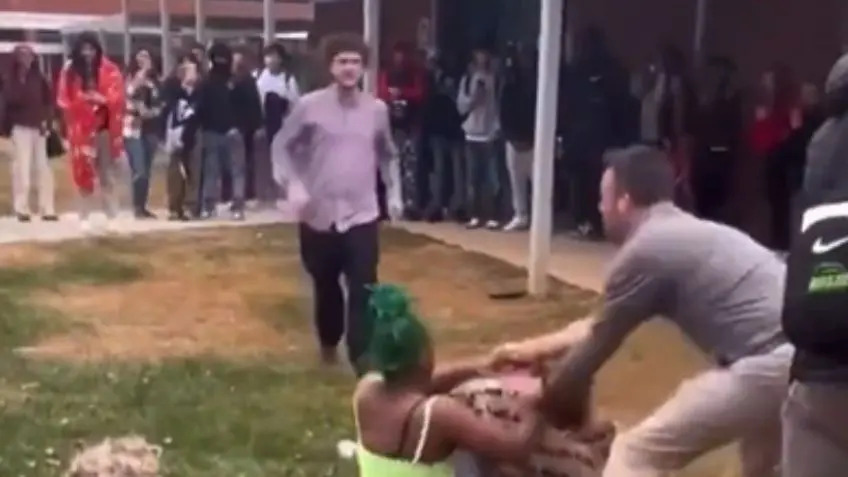 Maestra termina golpeada y sin peluca tras intervenir en pelea estudiantil pelea estudiantil