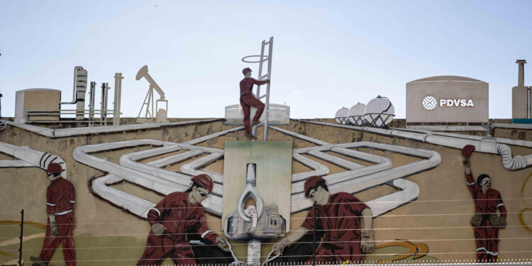 EE.UU. emite licencia que flexibiliza sanciones a PDVSA y abre la puerta a millonarias inversiones en Venezuela sanciones a PDVSA