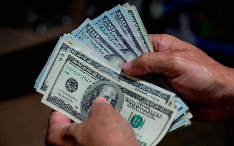 Asdrúbal Oliveros propone ajuste en bonos para enfrentar la crisis económica ajuste de bonos en dólares