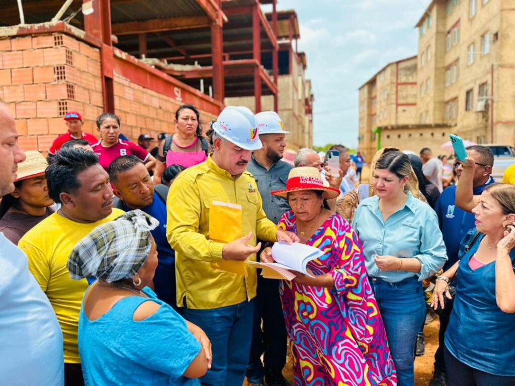 Luis Caldera supervisa reactivación de obras en complejo habitacional Gramoven complejo habitacional gramoven