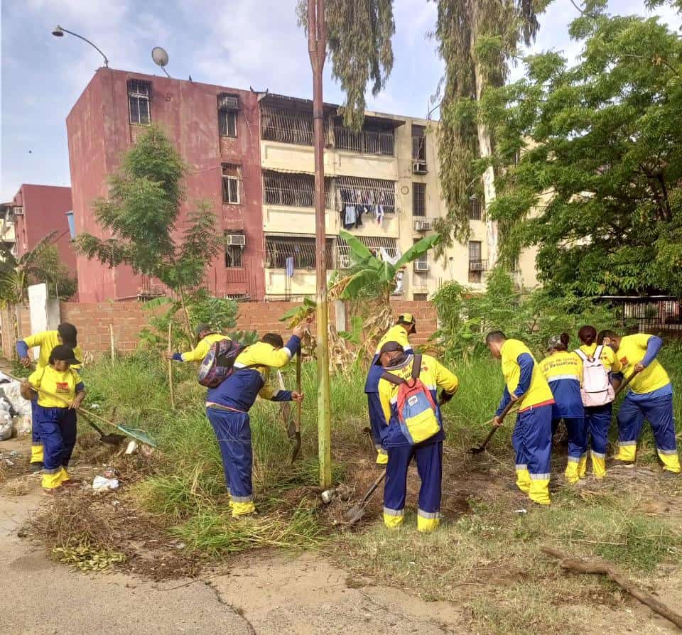 Alcaldía de Maracaibo realizó jornada de limpieza en Bloques de Raúl Leoni jornada de limpieza