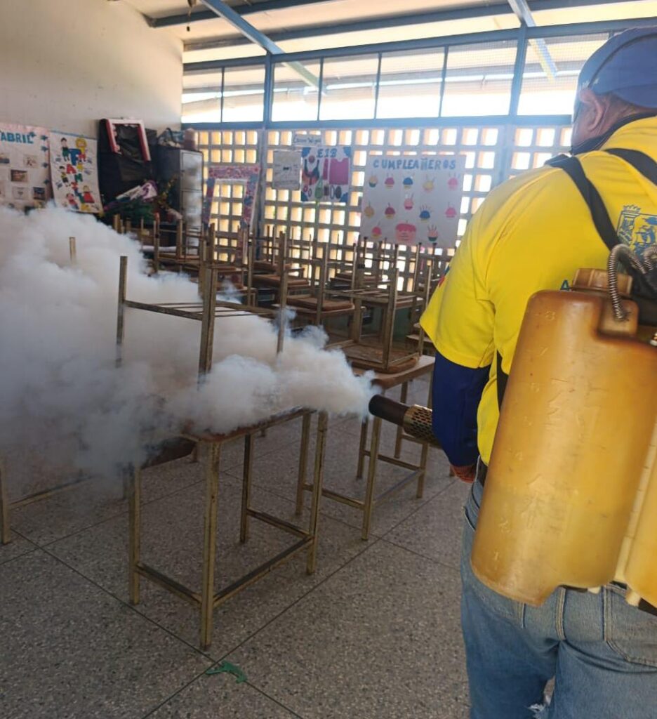 Jornada de fumigación de la Alcaldía de Maracaibo llega a siete escuelas Jornada de fumigación