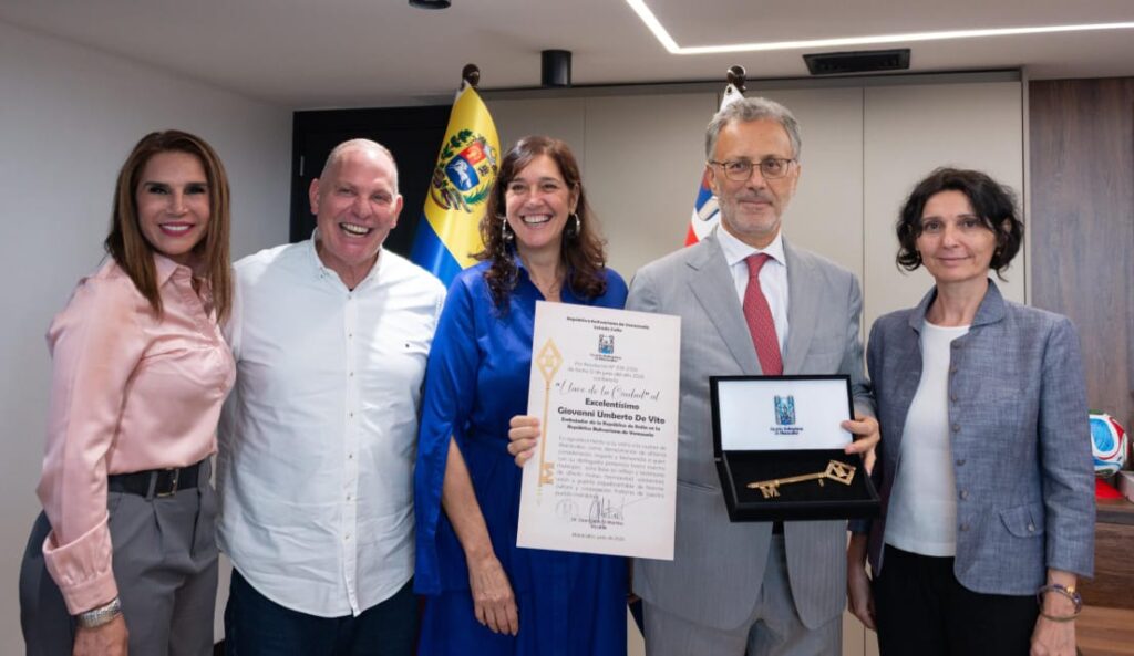 Maracaibo entrega las llaves de la ciudad al representante diplomático de Italia embajador italiano