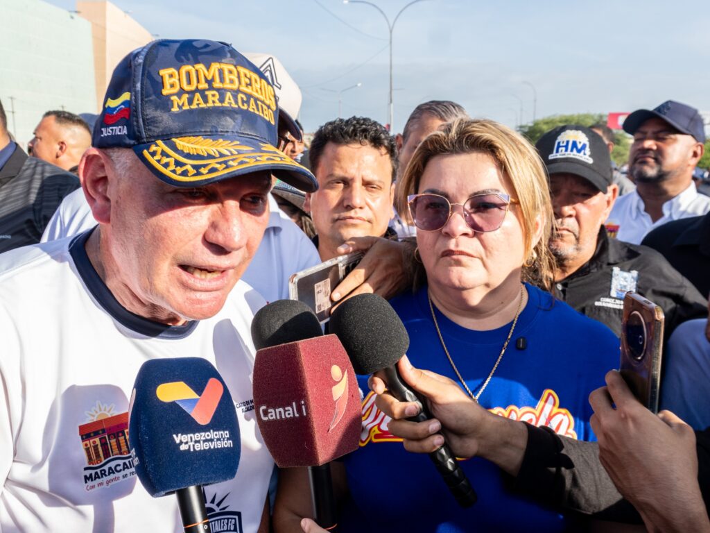 Concejo Municipal de Maracaibo acompaña entrega de nuevo paso peatonal en el Casco Central paso peatonal cima gran bazar
