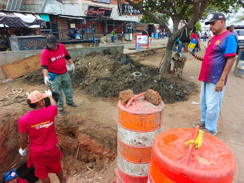 Gobernación del Zulia realiza limpieza y mantenimiento de drenajes en Las Playitas trabajos de limpieza