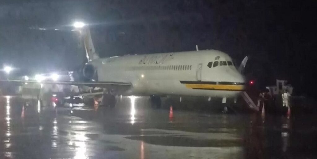 rayo impacta avión