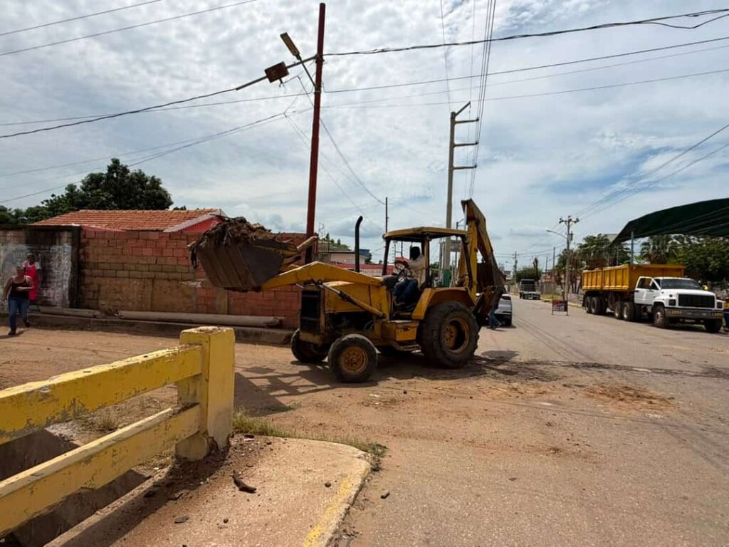 Retiran más de 3 mil toneladas de basura de la cañada Morillo en Maracaibo Cañada Morillo