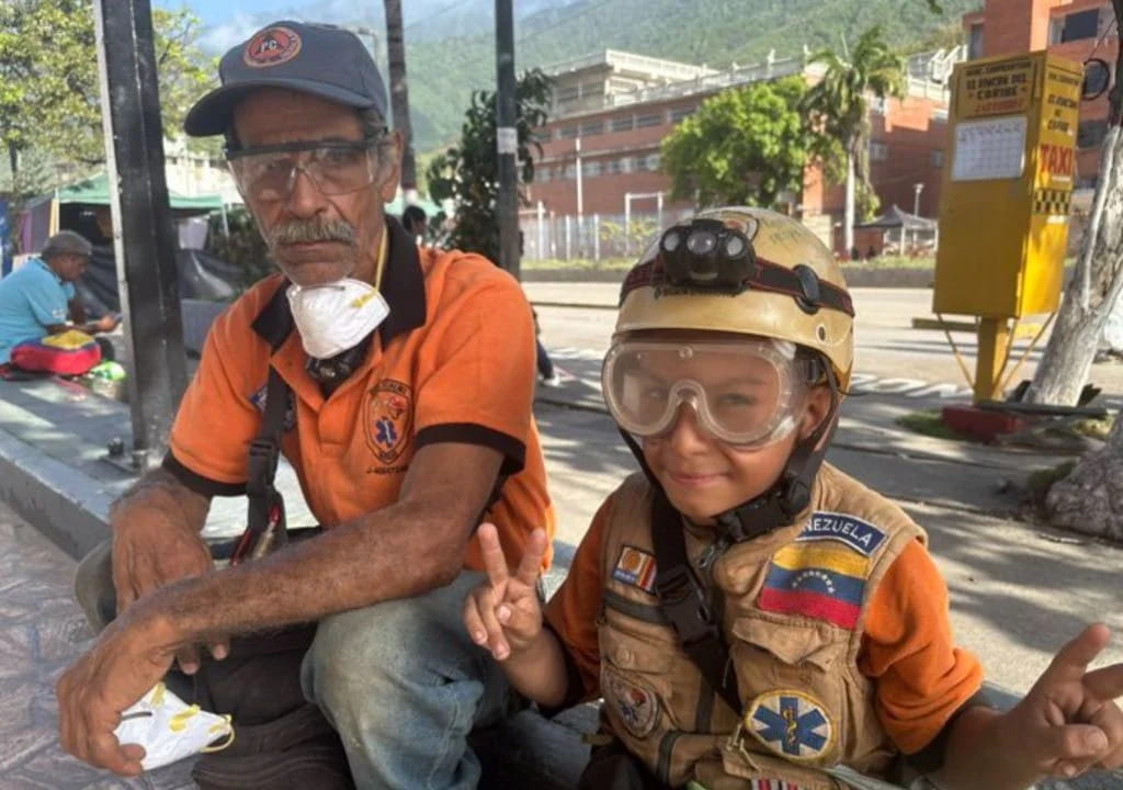 «Topito venezolano»: La conmovedora historia del niño que ayuda a rescatar animales en La Guaira El "Topito venezolano"