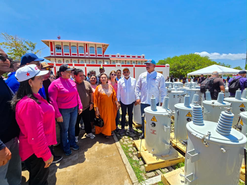 Gobernador Caldera entrega 520 transformadores a para los municipios zulianos entrega de transformadores