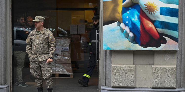 Uruguay alista un nuevo cargamento de ayuda humanitaria para los afectados en Venezuela ayuda humanitaria