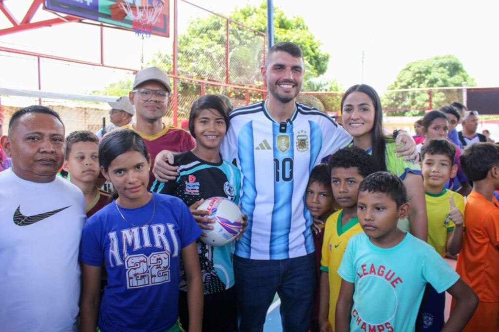 Alcaldía de Maracaibo entrega la cancha Torito Fernández como parte de la consulta popular cancha Torito Fernández