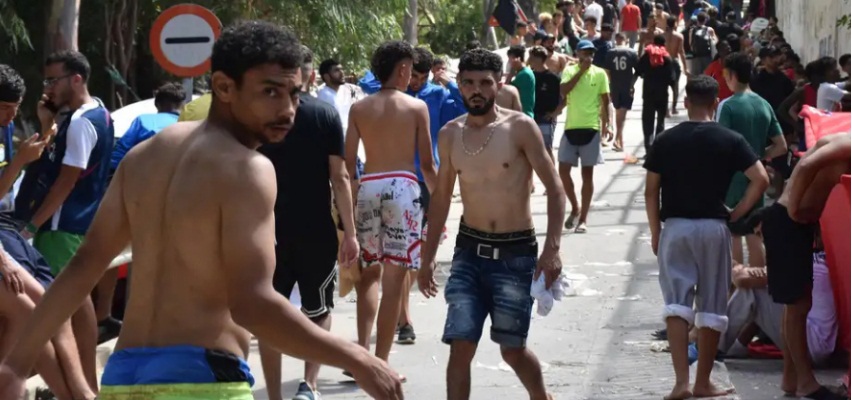 Crisis migratoria en Ceuta: Despliegan al ejército tras la masiva irrupción desde Marruecos crisis migratoria en Ceuta