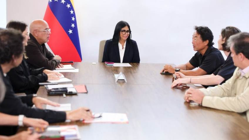 Delcy Rodríguez supervisa plan de habitabilidad tras encuentro con experto Hideki Miyamoto plan de habitabilidad