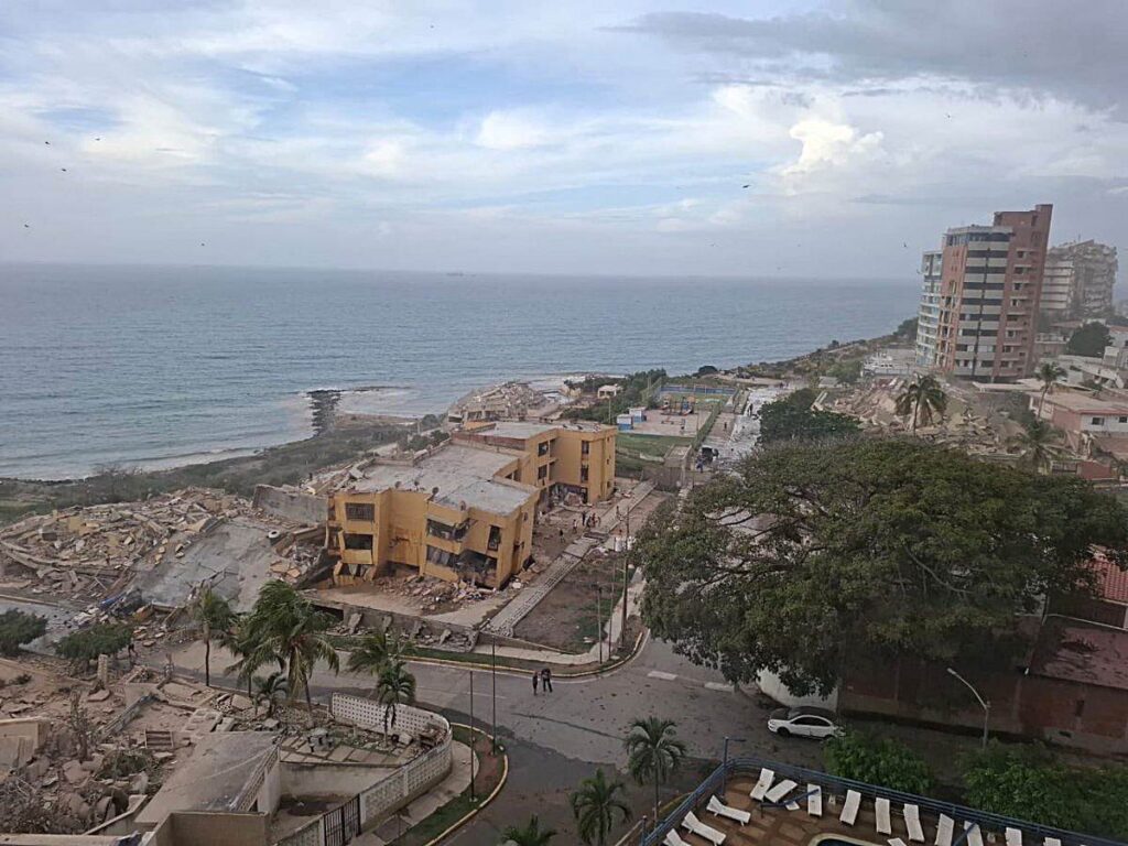 Localizan a 21 personas con vida bajo las ruinas de un edificio en Playa Grande personas con vida bajo las ruinas