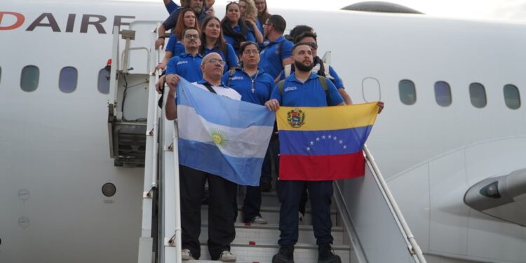 Rescatistas argentinos llegan a La Guaira con ayuda humanitaria rescatistas argentinos