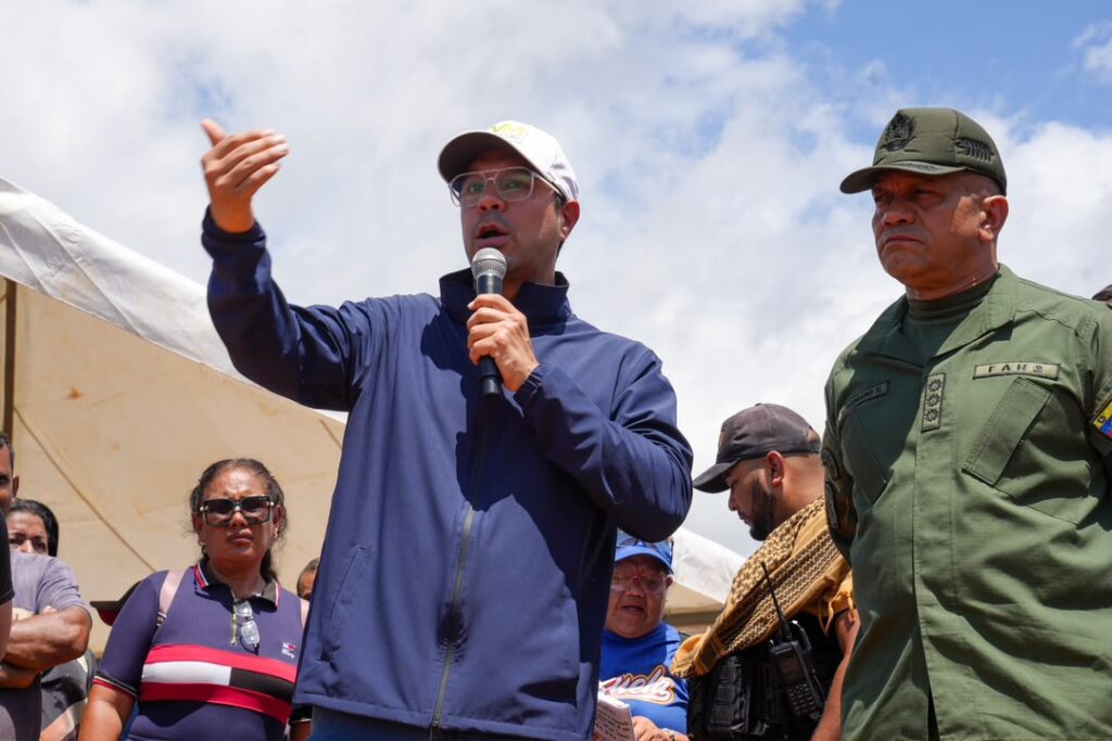 Ministro Héctor Silva se reúne con representantes del sector minero en Las Claritas sector minero