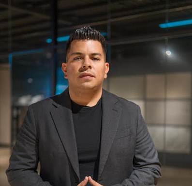 Arquitecto venezolano destaca por su liderazgo empresarial y diseños de vanguardia