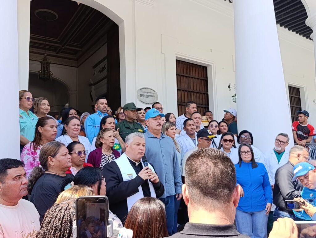 Gobernación del Zulia entrega equipamiento médico de alta tecnología a siete centros de salud de la región