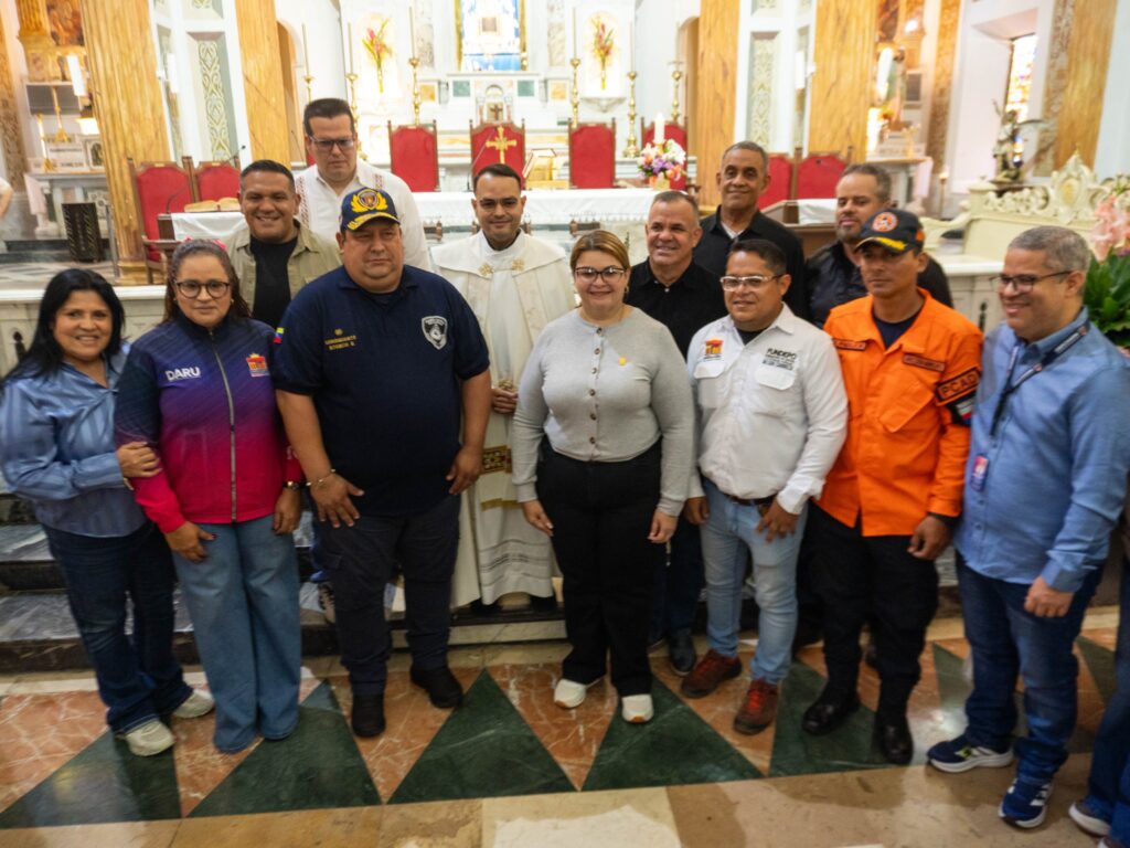 Concejo Municipal acompaña eucaristía por el Día Nacional del Bombero en la Basílica Día Nacional del Bombero