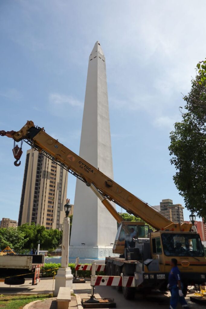 Alcaldía de Maracaibo inició restauración del Obelisco de la Plaza de la República restauración del obelisco