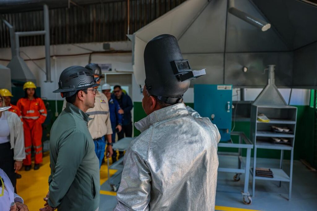 Héctor Silva impulsa la producción minera ncon inauguración de Laboratorio Industrial y entrega de maquinarias en Minerven producción nacional minera